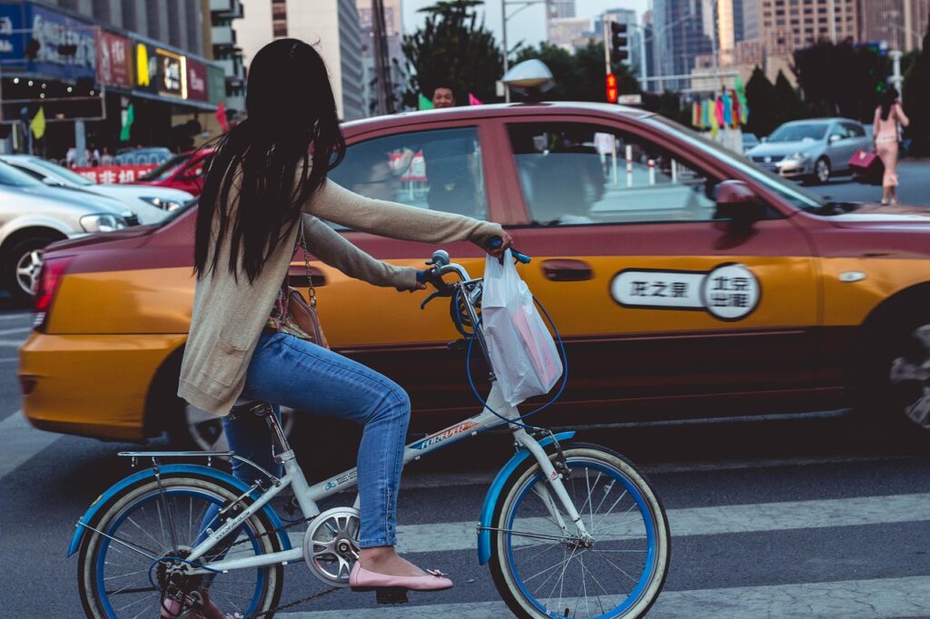 中国のタクシーと女性